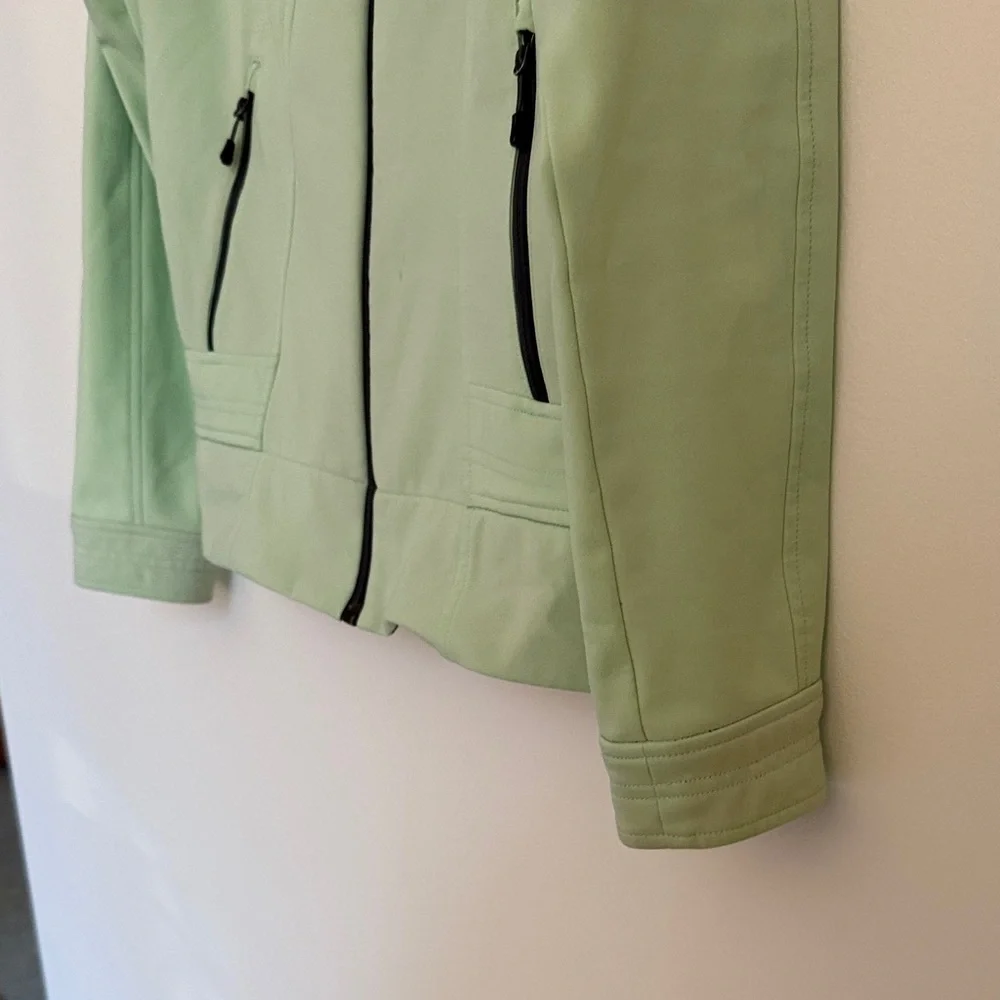 The North Face Women's Softshell Apex Jacket in Mint Green - Picture 5 of 9